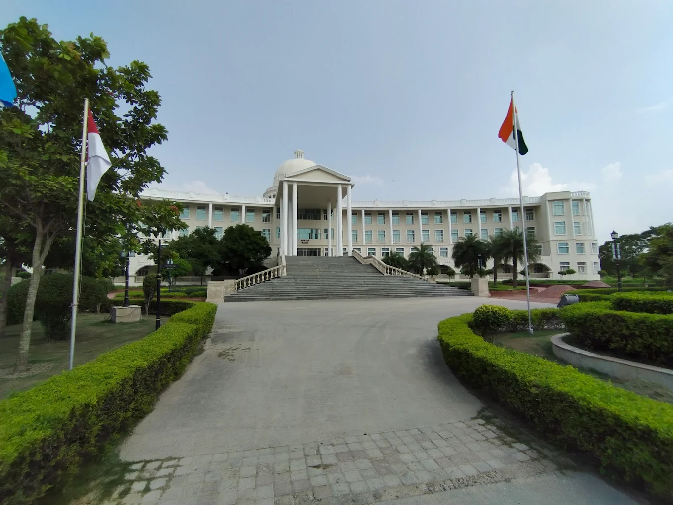 Noida International University